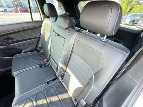 Used 2022 Volkswagen Tiguan SEL R-Line AWD/4WD image 18