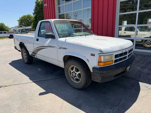 Used 1996 Dodge Dakota Sport RWD image 2