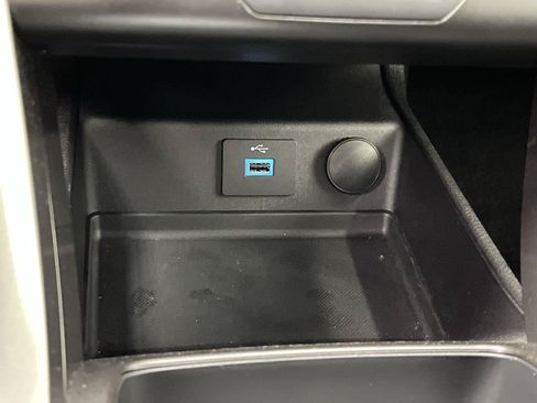 Used 2018 Ford Fusion SE FWD image 19