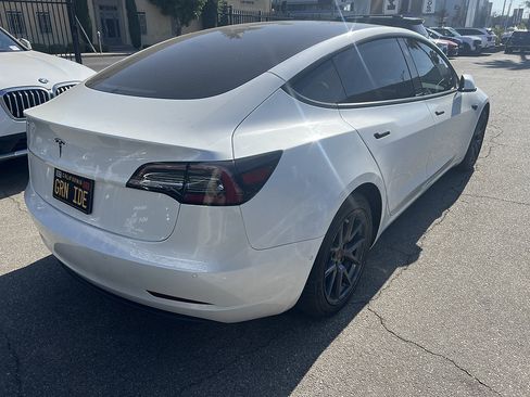 Used 2021 Tesla Model 3 Standard Range Plus RWD image 3