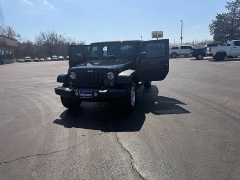 Used 2018 Jeep Wrangler Unlimited Sport S AWD/4WD image 2
