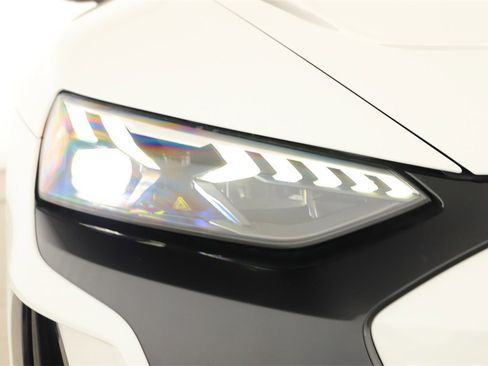 Used 2024 Audi e-tron GT Prestige image 34