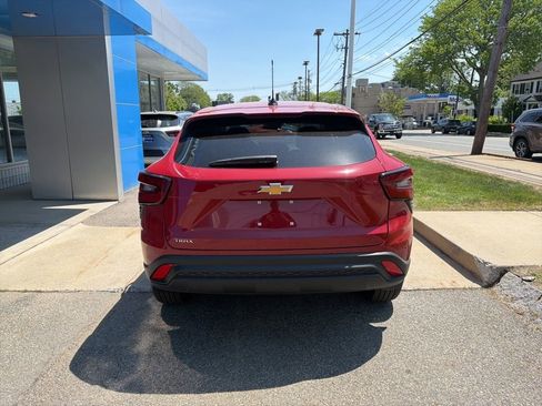 New 2026 Chevrolet Trax LS w/ LS Convenience Package FWD image 4