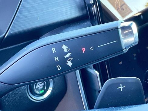 Used 2025 GMC Acadia Elevation image 16