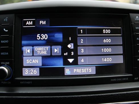 Used 2014 Chrysler Town & Country Touring FWD image 10