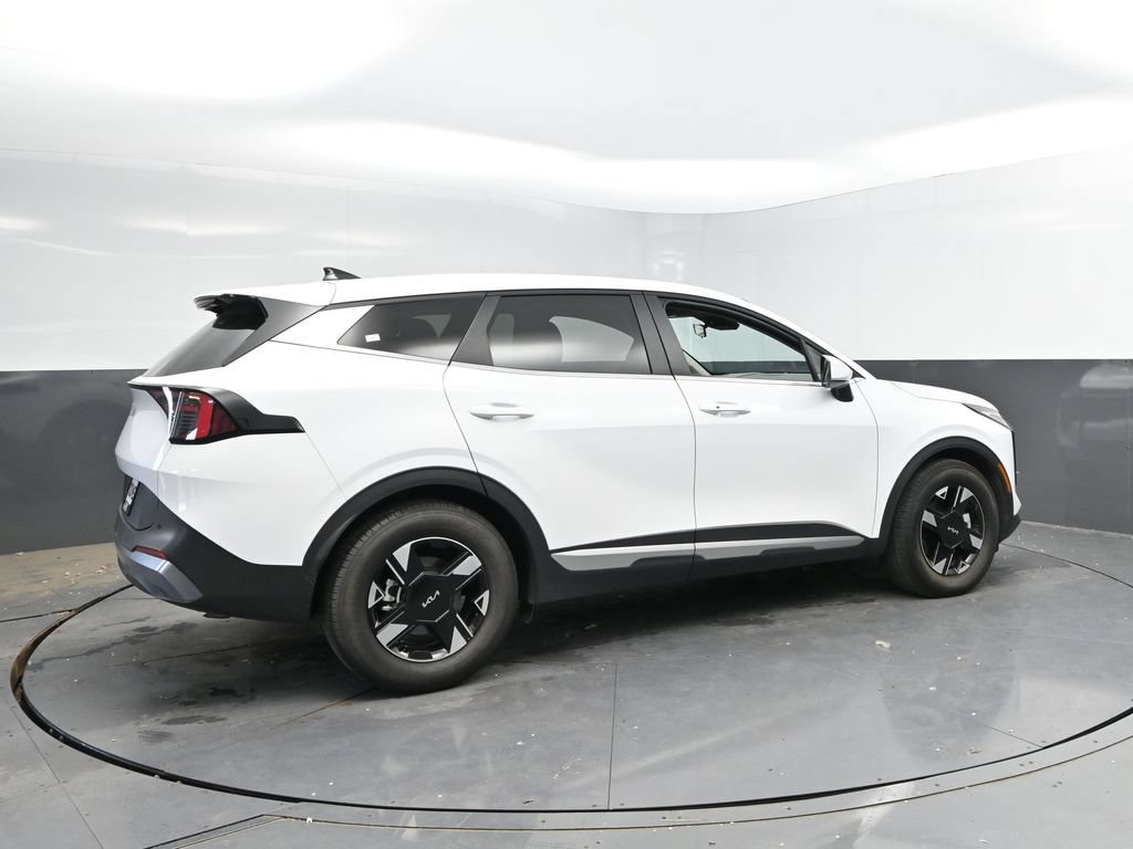 Used 2026 Kia Sportage LX FWD image 2