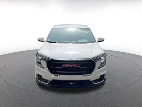 Used 2024 GMC Terrain SLE FWD image 4