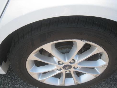 Used 2019 Ford Fusion SE image 31