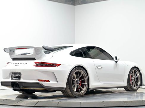Used 2018 Porsche 911 GT3 RWD image 17