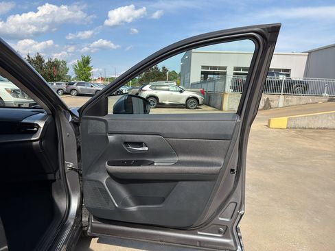 Used 2025 Nissan Kicks SV FWD image 19