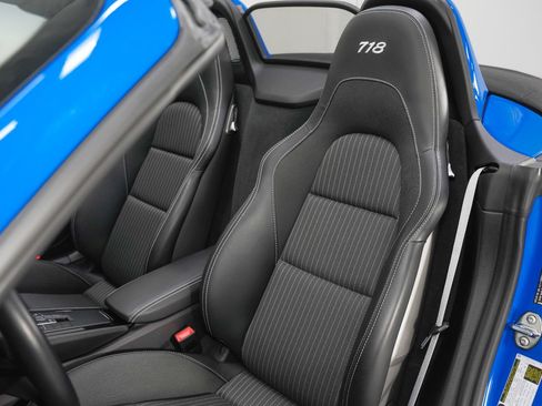 Used 2022 Porsche 718 Boxster RWD image 38