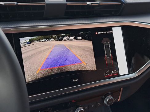 New 2025 Audi Q3 2.0T Premium image 13