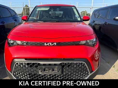 Certified 2025 Kia Soul LX FWD image 3