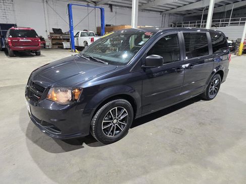 Used 2014 Dodge Grand Caravan SE w/ Quick Order Package 29E SE FWD image 1