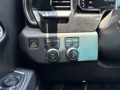 Used 2023 GMC Sierra 1500 SLT w/ SLT Premium Plus Package AWD/4WD image 15