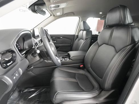 Used 2025 Honda Pilot EX-L image 9