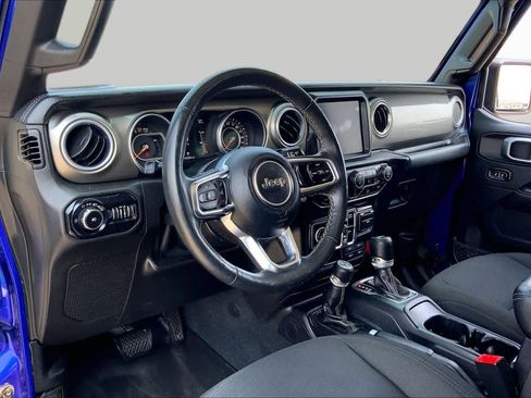 Used 2018 Jeep Wrangler Unlimited Sahara AWD/4WD image 17