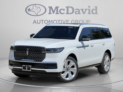 Certified 2025 Lincoln Navigator Reserve AWD/4WD image 1