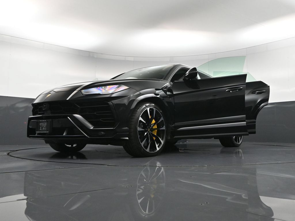 Used 2022 Lamborghini Urus AWD/4WD image 42