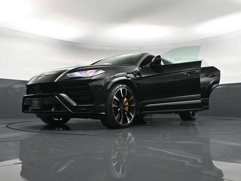 Used 2022 Lamborghini Urus AWD/4WD image 42