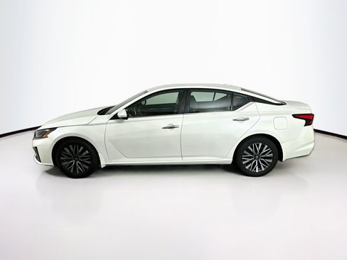 Used 2023 Nissan Altima 2.5 SV FWD image 4