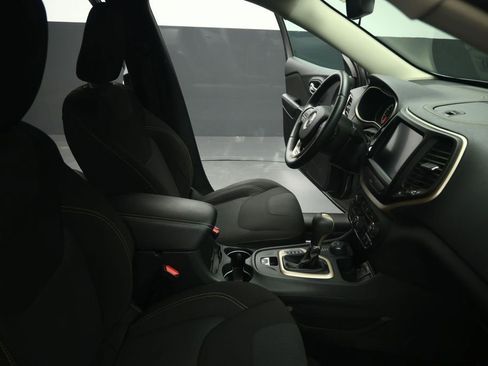 Used 2016 Jeep Cherokee Latitude AWD/4WD image 43