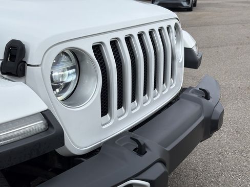 Used 2021 Jeep Wrangler Unlimited Sahara AWD/4WD image 9