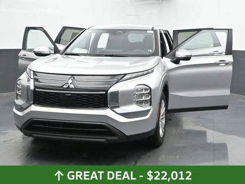Used 2025 Mitsubishi Outlander ES image 55
