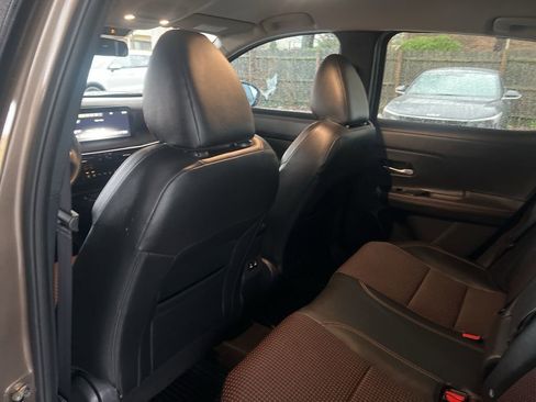 Certified 2025 Nissan Kicks SR image 9