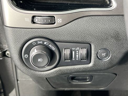 Used 2022 Jeep Cherokee Limited AWD/4WD image 10