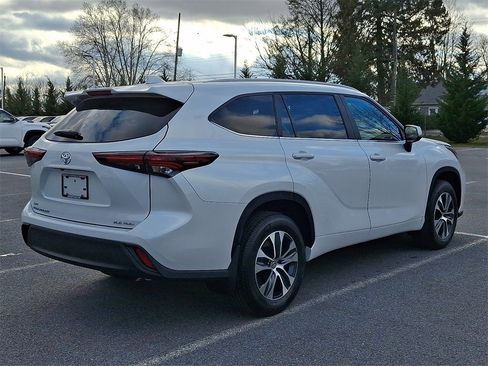 New 2026 Toyota Highlander XLE image 5