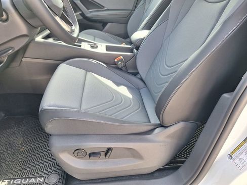 New 2026 Volkswagen Tiguan SE image 10