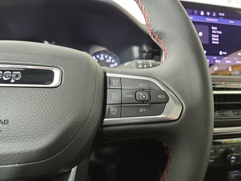 Used 2025 Jeep Compass Trailhawk w/ Sun & Sound Group image 17