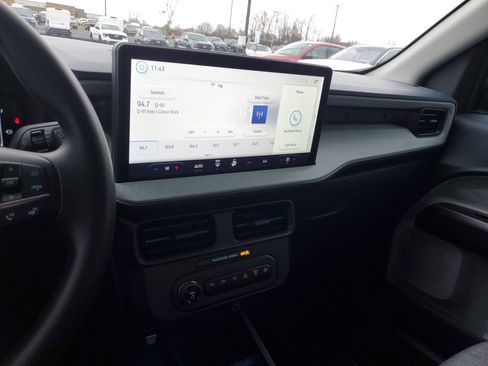 Certified 2025 Ford Maverick XLT image 25