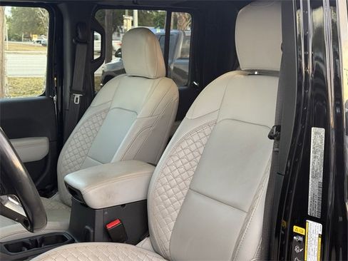 Used 2021 Jeep Gladiator Overland image 15