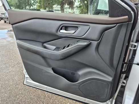 Certified 2021 Nissan Rogue SV FWD image 25