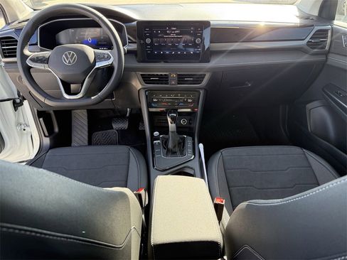 New 2026 Volkswagen Taos SE image 26