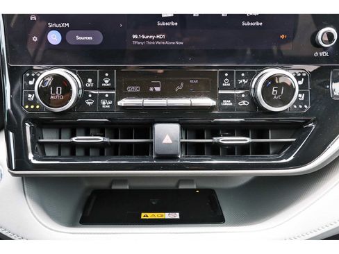 Used 2023 Toyota Highlander Limited FWD image 26