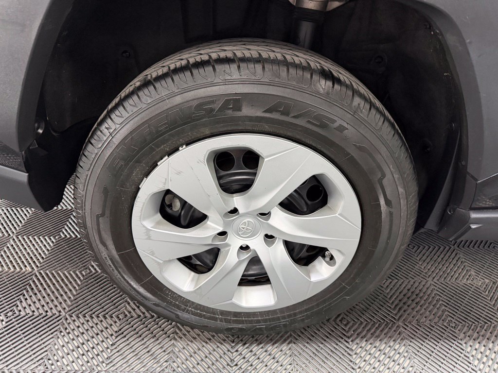 Used 2022 Toyota RAV4 LE FWD image 19