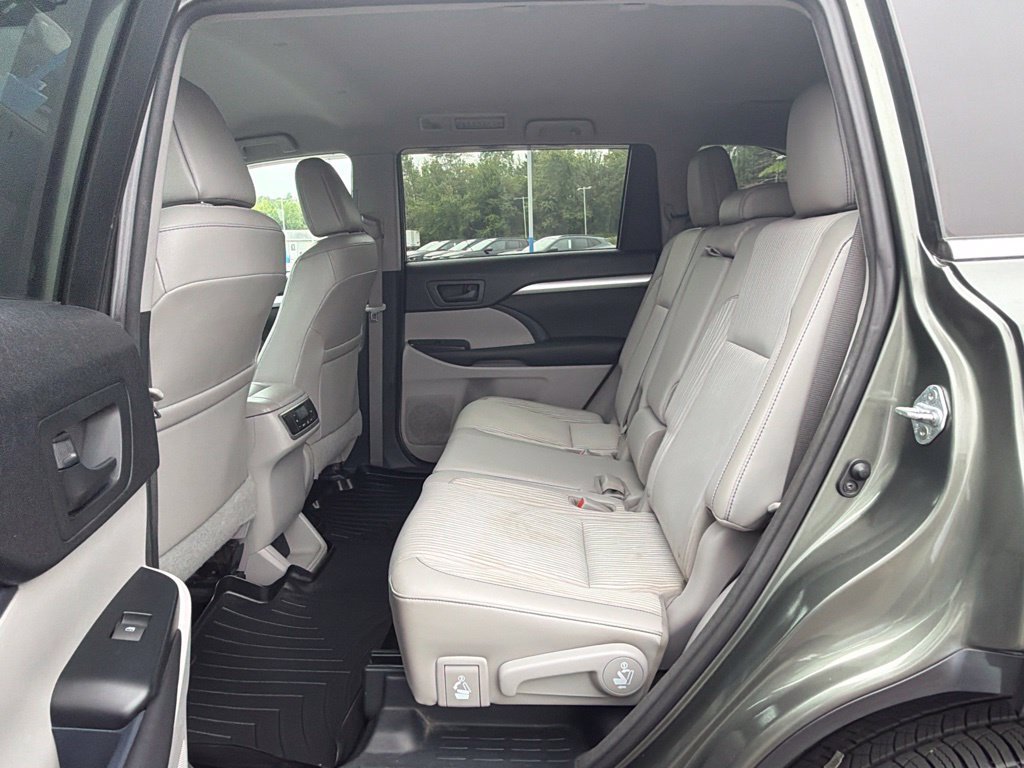 Used 2016 Toyota Highlander Plus AWD/4WD image 25