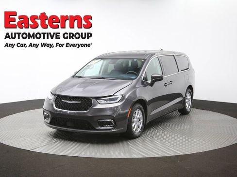 Used 2023 Chrysler Pacifica Touring-L FWD image 56