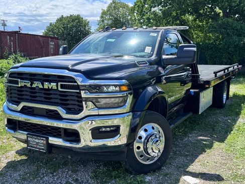 New 2026 RAM 5500 4x4 Regular Cab image 3