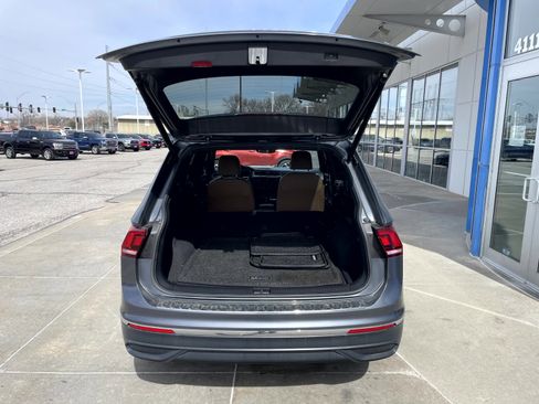 Used 2022 Volkswagen Tiguan SE image 9