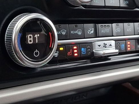 Used 2024 Ford Expedition Limited image 27