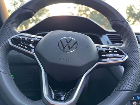 Used 2022 Volkswagen Tiguan SEL R-Line AWD/4WD image 19