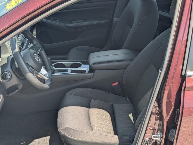 Used 2024 Nissan Altima 2.5 SV FWD image 13