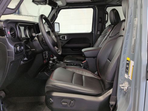 Used 2025 Jeep Wrangler Unlimited Rubicon image 17