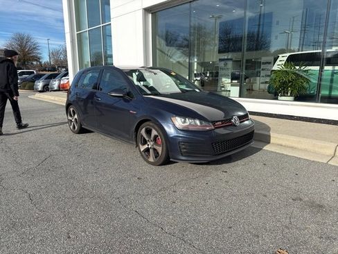 Used 2017 Volkswagen GTI SE image 2