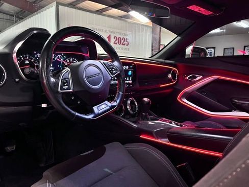 Used 2017 Chevrolet Camaro SS RWD image 9