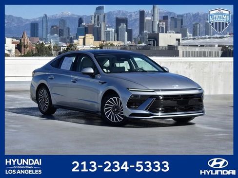 Certified 2025 Hyundai Sonata Limited FWD image 1